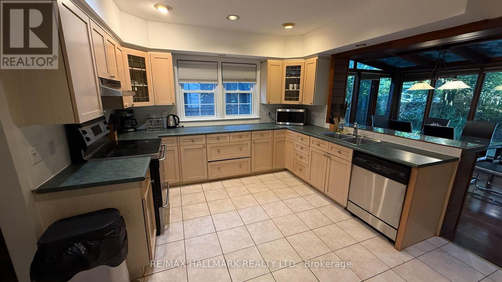 187 Mill Street, Richmond Hill, ON - Indoor Photo Showing Kitchen With Double Sink
