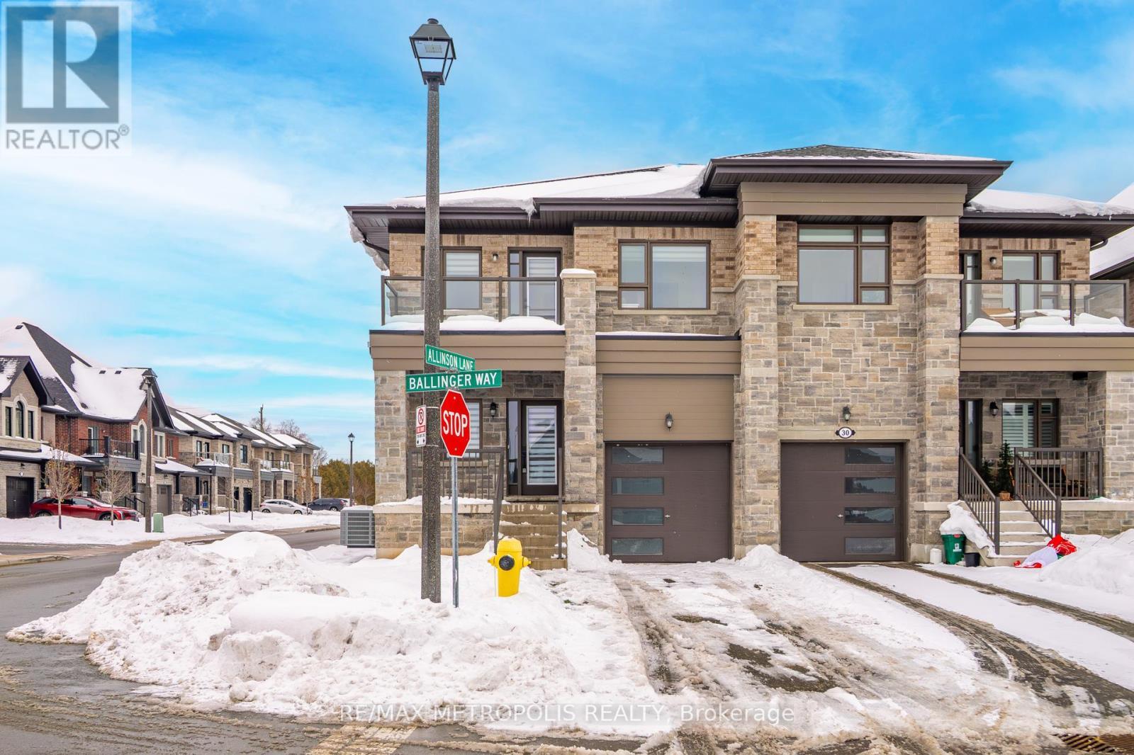 32 Ballinger Way, Uxbridge, ON - Outdoor With Balcony With Facade