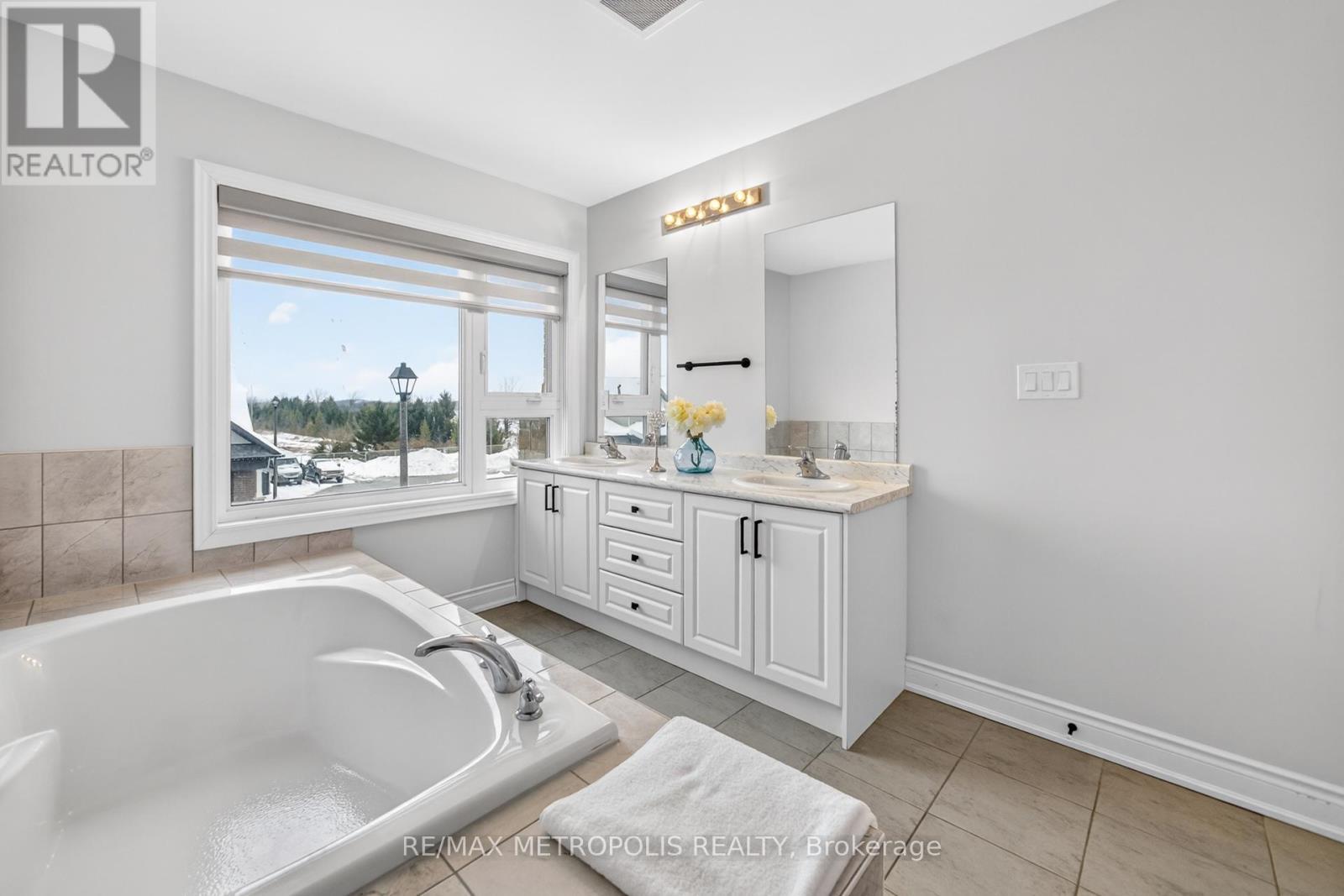 32 Ballinger Way, Uxbridge, ON - Indoor Photo Showing Bathroom