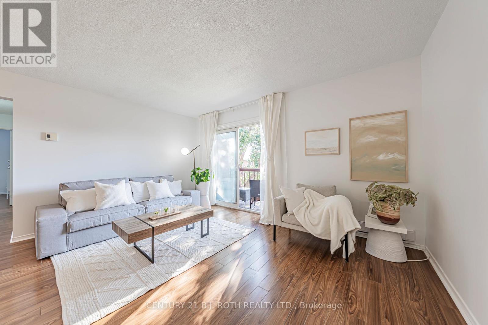G10 - 147 Edgehill Drive, Barrie, ON - Indoor Photo Showing Living Room