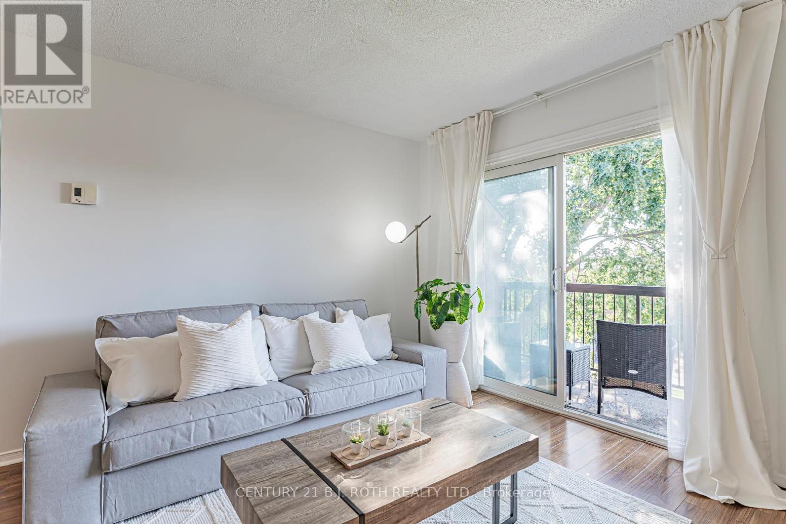 G10 - 147 Edgehill Drive, Barrie, ON - Indoor Photo Showing Living Room