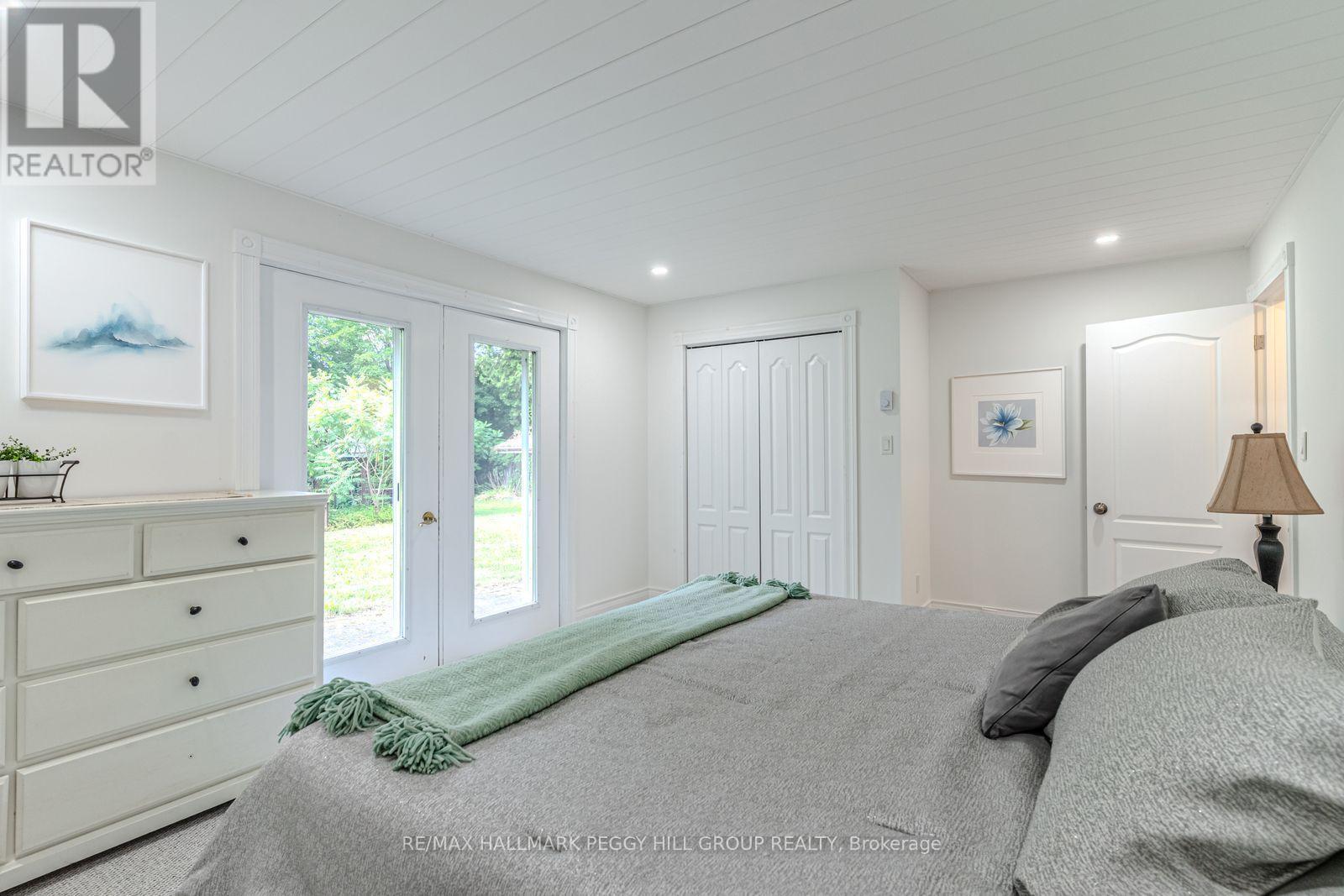 8275 County Road 9, Clearview, ON - Indoor Photo Showing Bedroom
