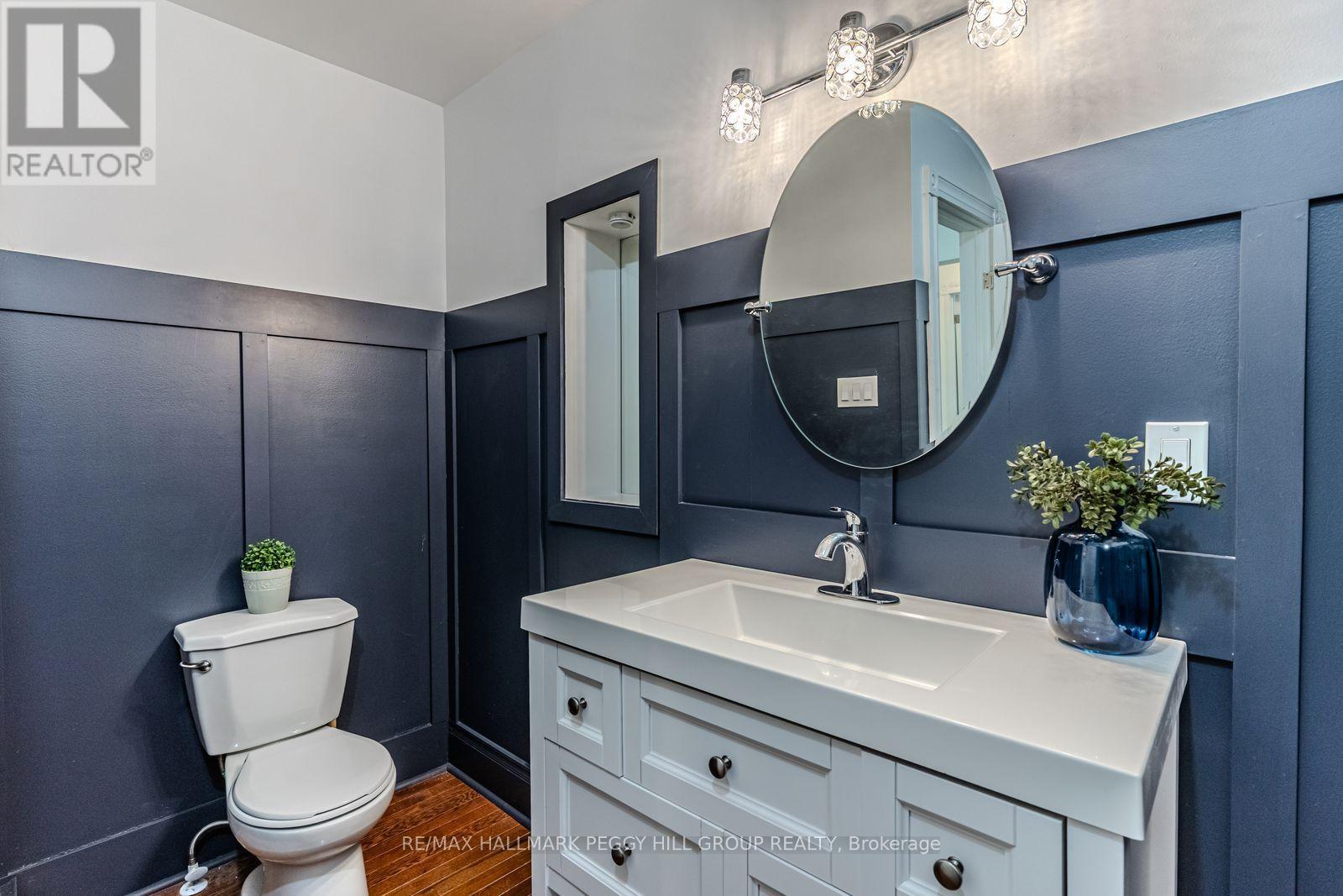 8275 County Road 9, Clearview, ON - Indoor Photo Showing Bathroom