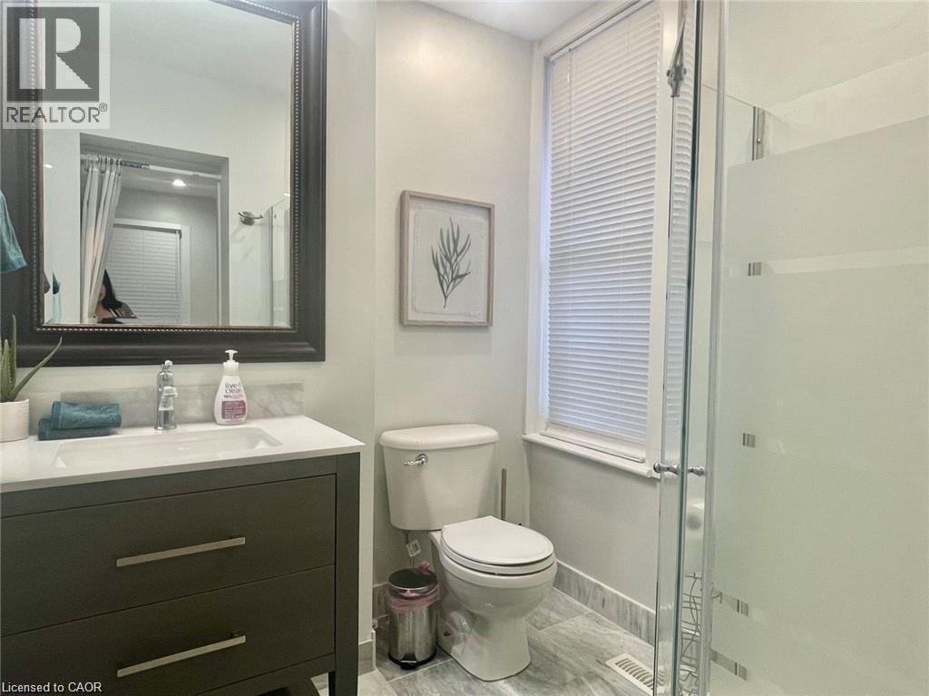 25 Krug Street Unit# 1, Kitchener, ON - Indoor Photo Showing Bathroom