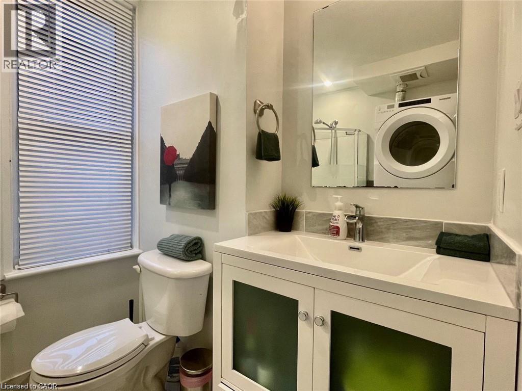 25 Krug Street Unit# 1, Kitchener, ON - Indoor Photo Showing Bathroom