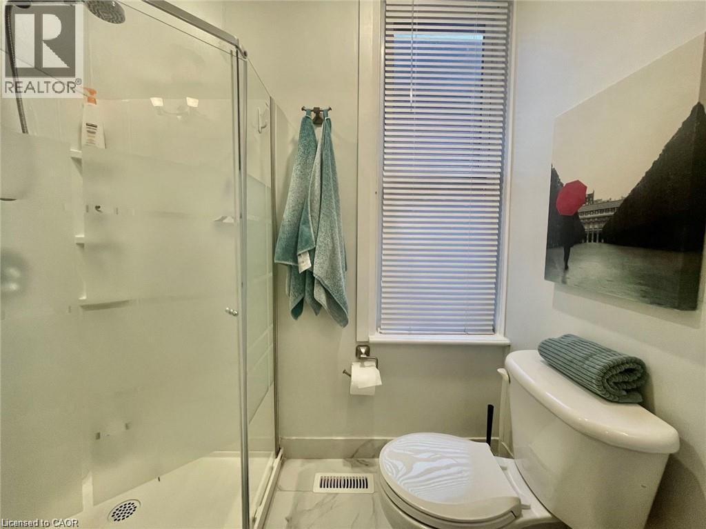 25 Krug Street Unit# 1, Kitchener, ON - Indoor Photo Showing Bathroom