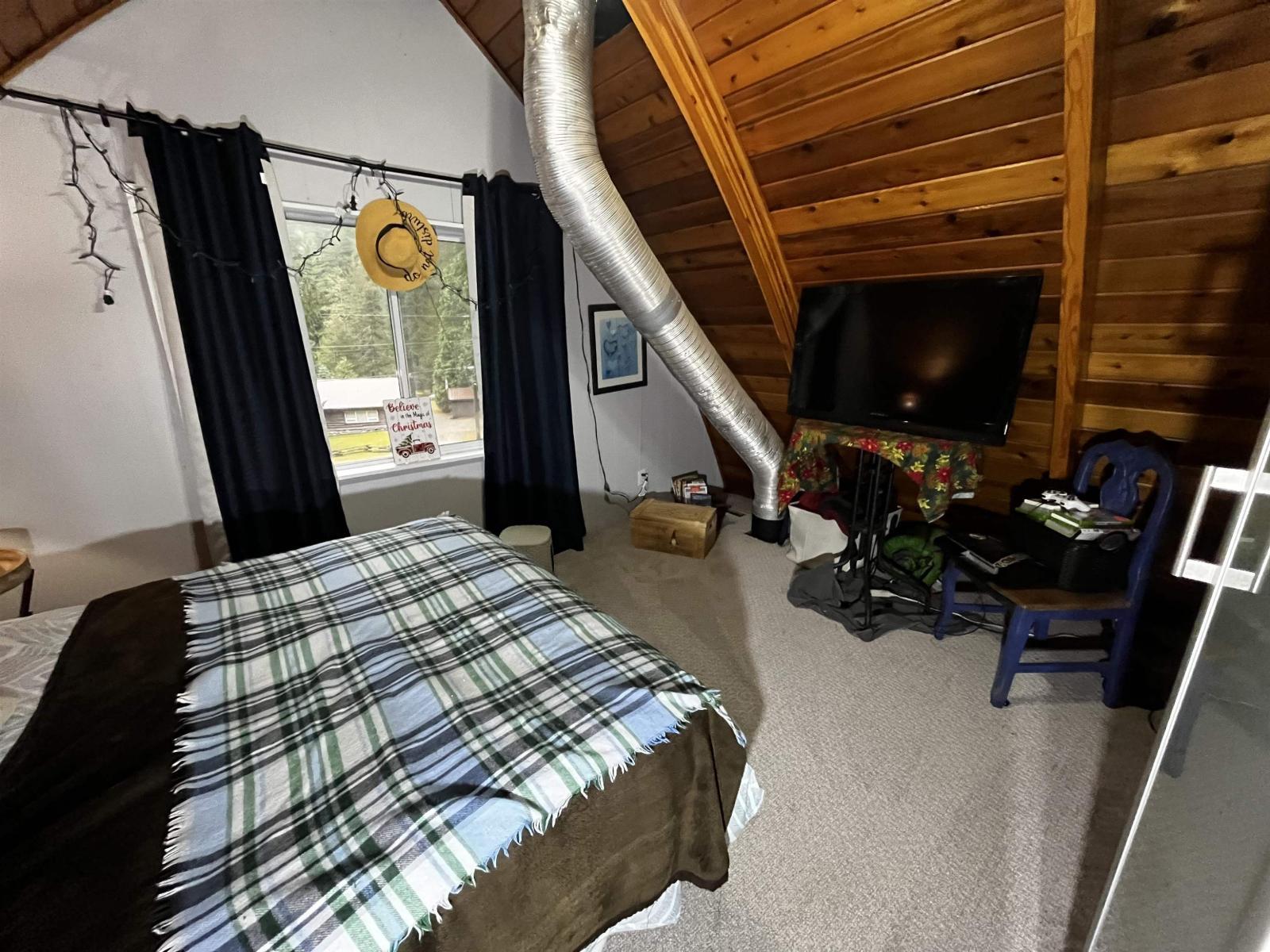 14371 Alpine Boulevard|Sunshine Valley, Sunshine Valley, BC - Indoor Photo Showing Bedroom