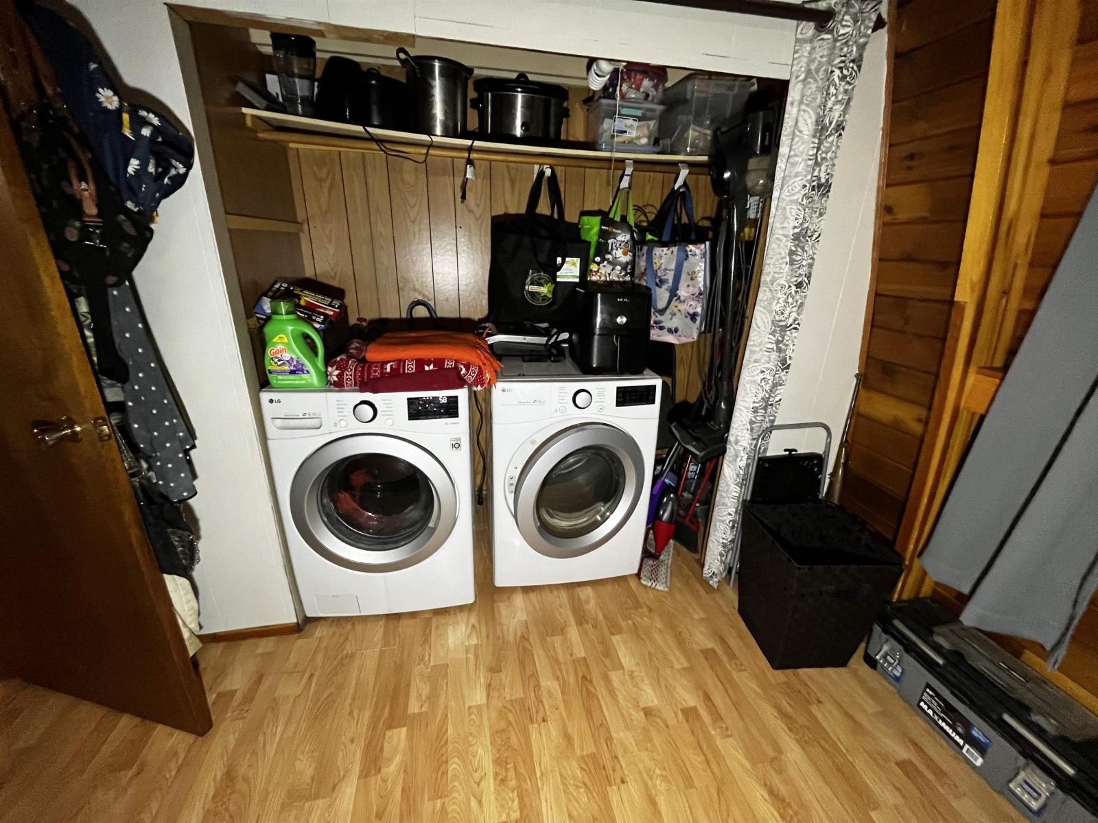14371 Alpine Boulevard|Sunshine Valley, Sunshine Valley, BC - Indoor Photo Showing Laundry Room