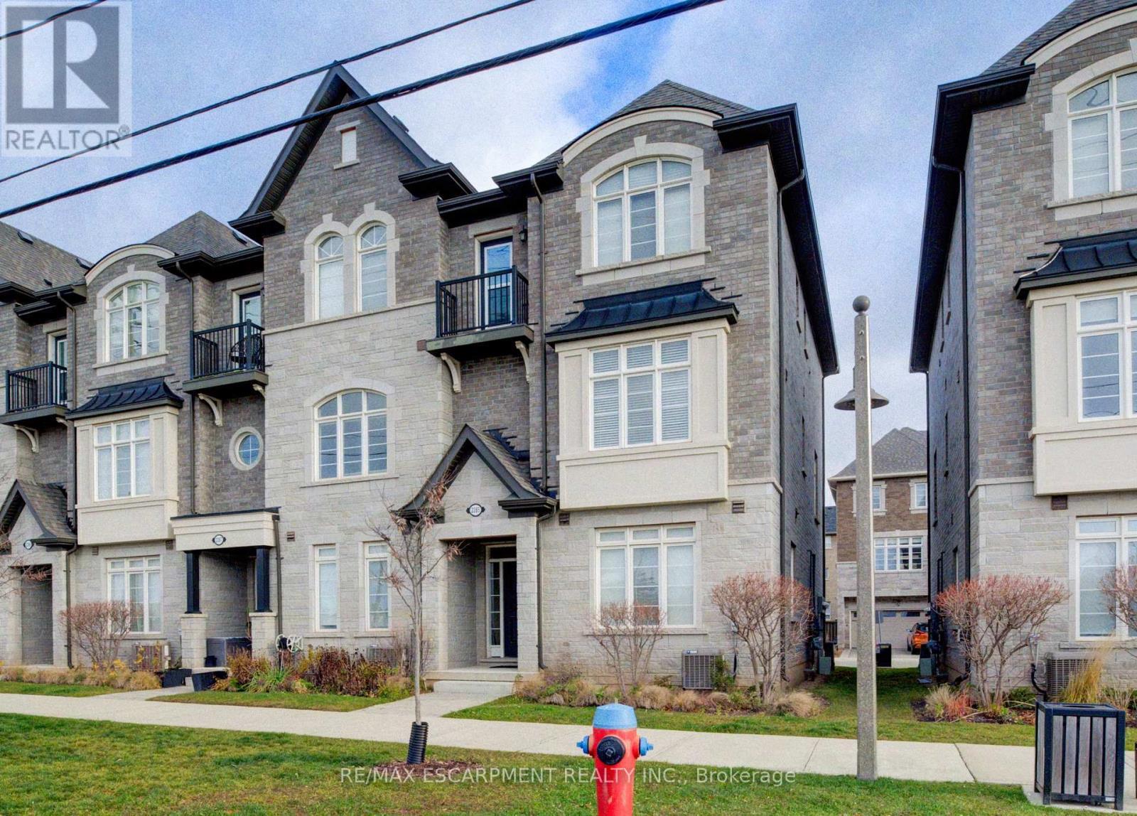 2285 Khalsa Gate, Oakville, ON - Outdoor With Facade