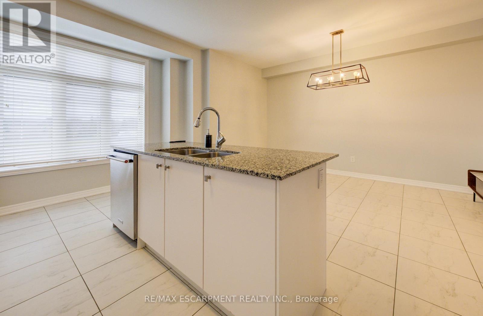 2285 Khalsa Gate, Oakville, ON - Indoor Photo Showing Kitchen With Double Sink