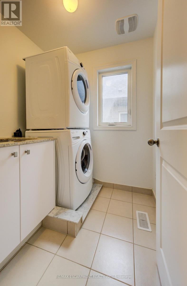 2285 Khalsa Gate, Oakville, ON - Indoor Photo Showing Laundry Room