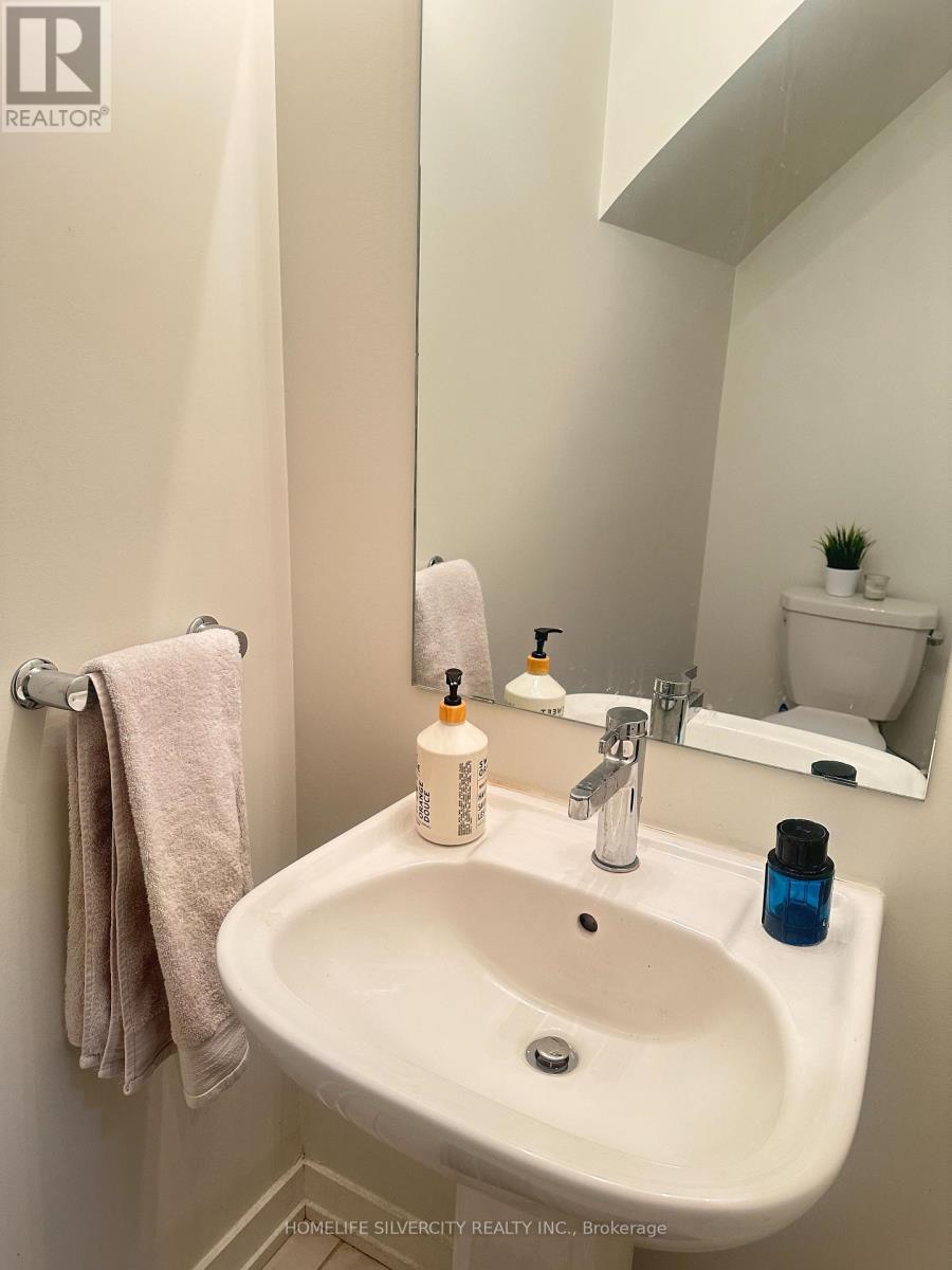 10 - 3562 Colonial Drive, Mississauga, ON - Indoor Photo Showing Bathroom
