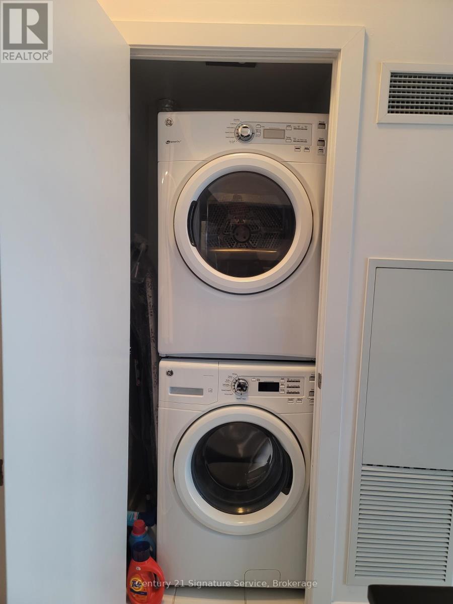 4503 - 2220 Lakeshore Boulevard W, Toronto, ON - Indoor Photo Showing Laundry Room