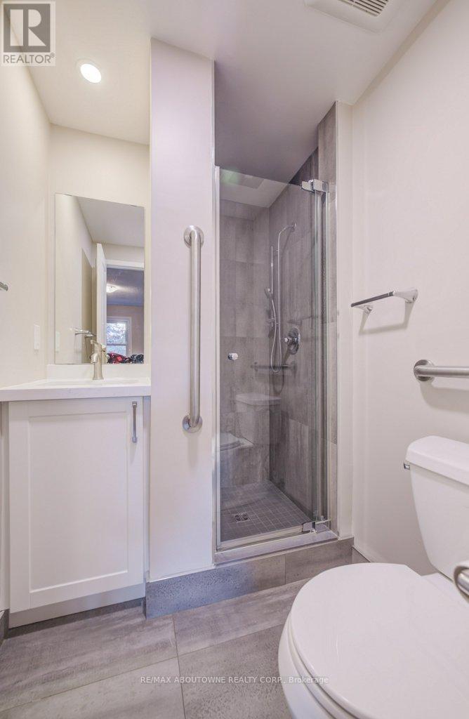 13 Normandy Place, Oakville, ON - Indoor Photo Showing Bathroom