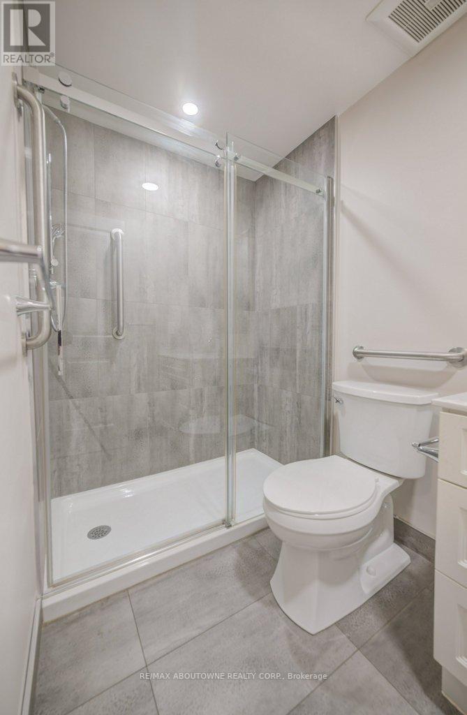 13 Normandy Place, Oakville, ON - Indoor Photo Showing Bathroom