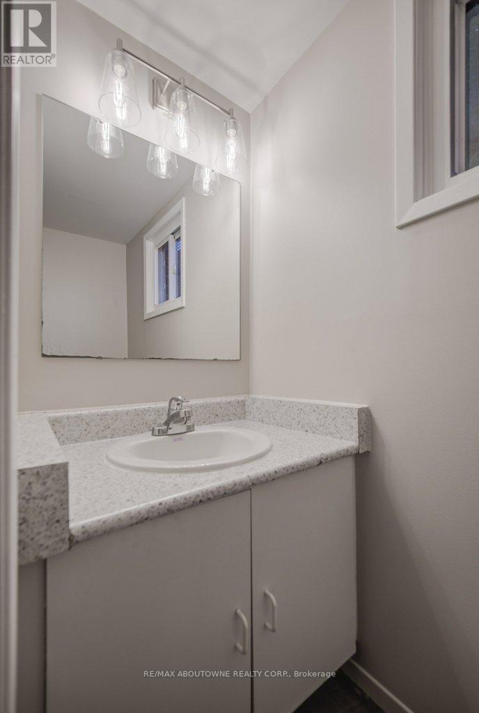 13 Normandy Place, Oakville, ON - Indoor Photo Showing Bathroom
