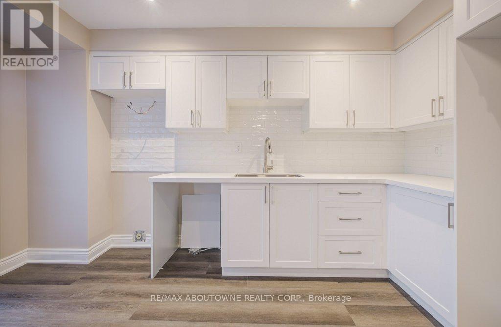 13 Normandy Place, Oakville, ON - Indoor Photo Showing Other Room