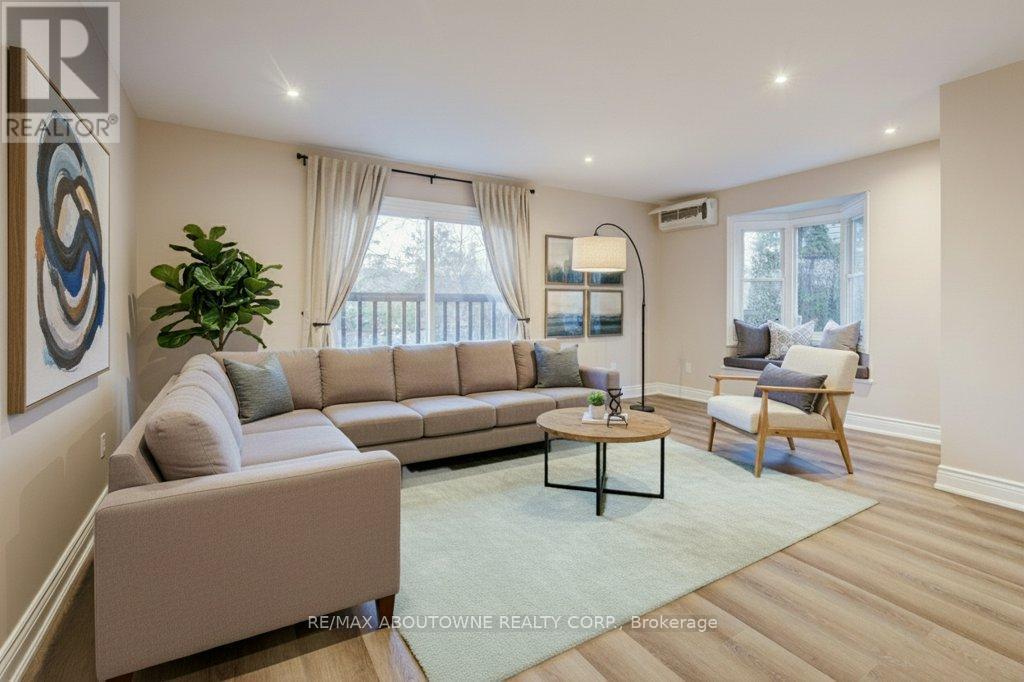 13 Normandy Place, Oakville, ON - Indoor Photo Showing Living Room