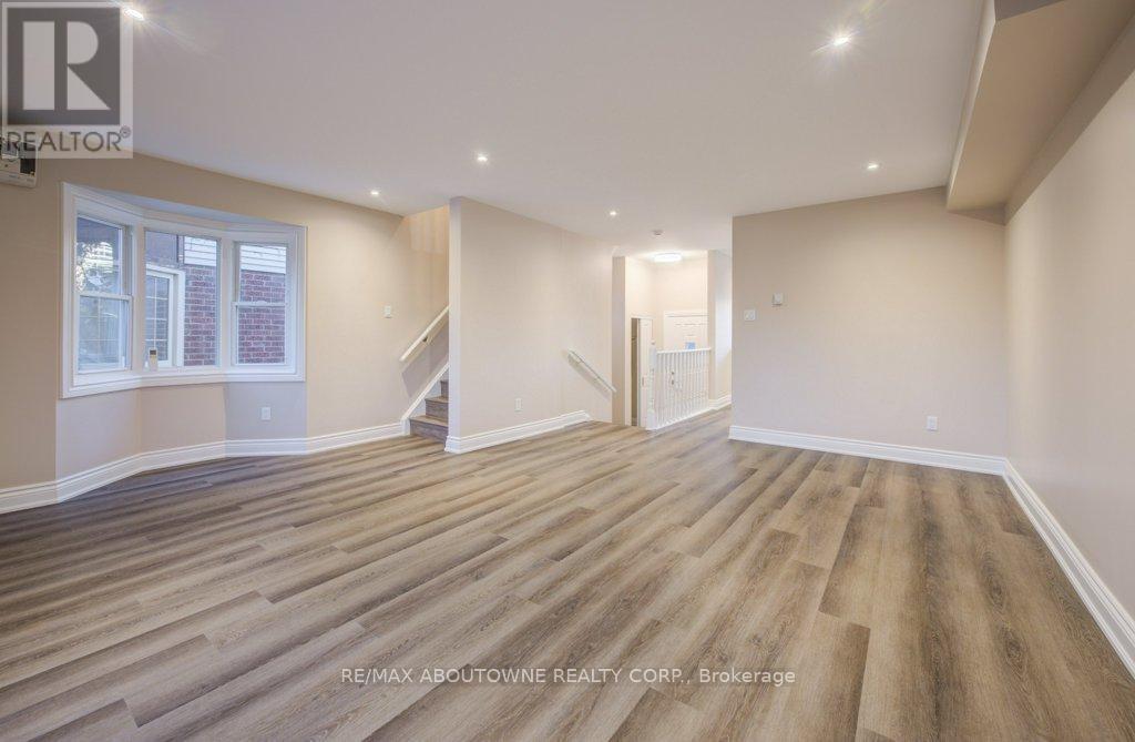 13 Normandy Place, Oakville, ON - Indoor Photo Showing Other Room