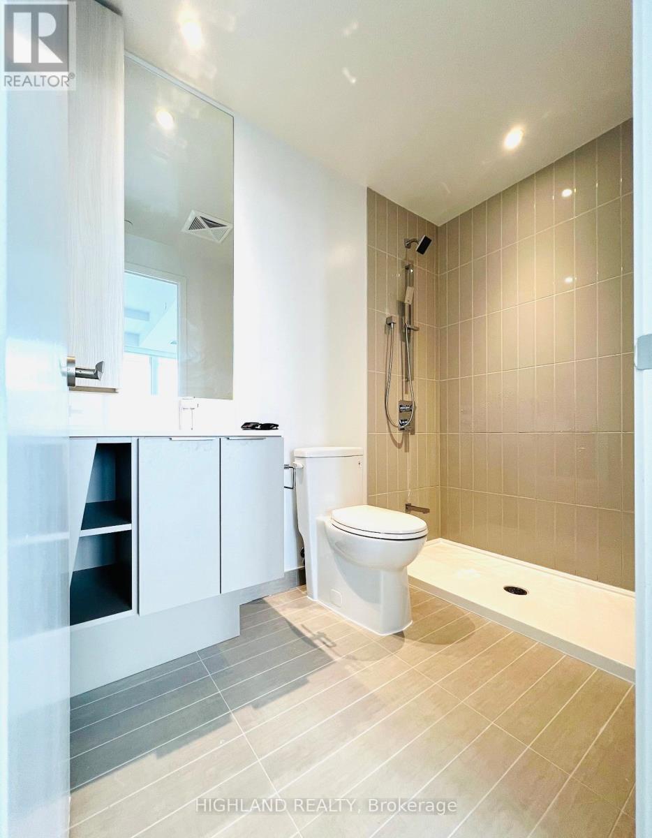 5706 - 3900 Confederation Parkway, Mississauga, ON - Indoor Photo Showing Bathroom