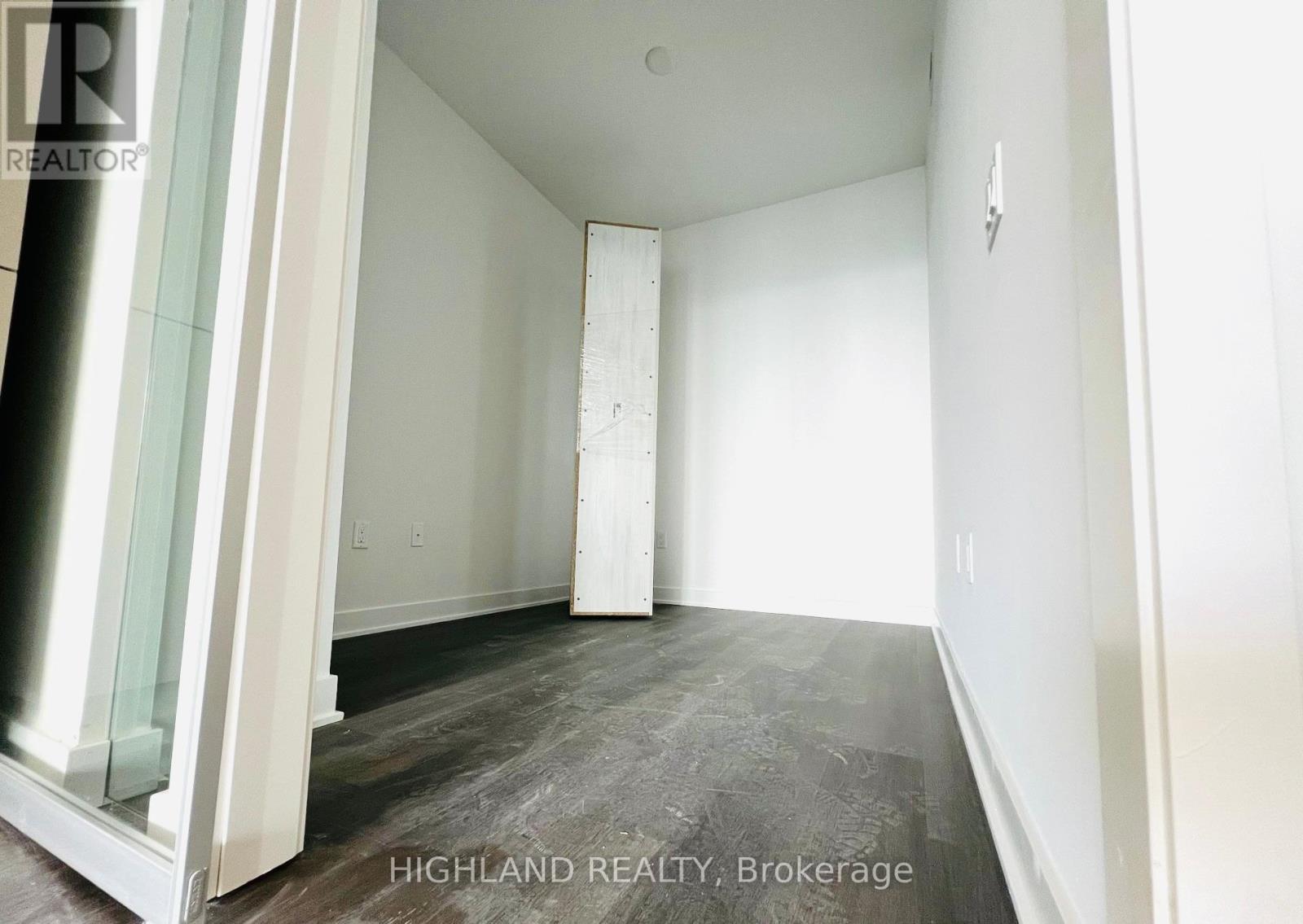 5706 - 3900 Confederation Parkway, Mississauga, ON - Indoor Photo Showing Other Room