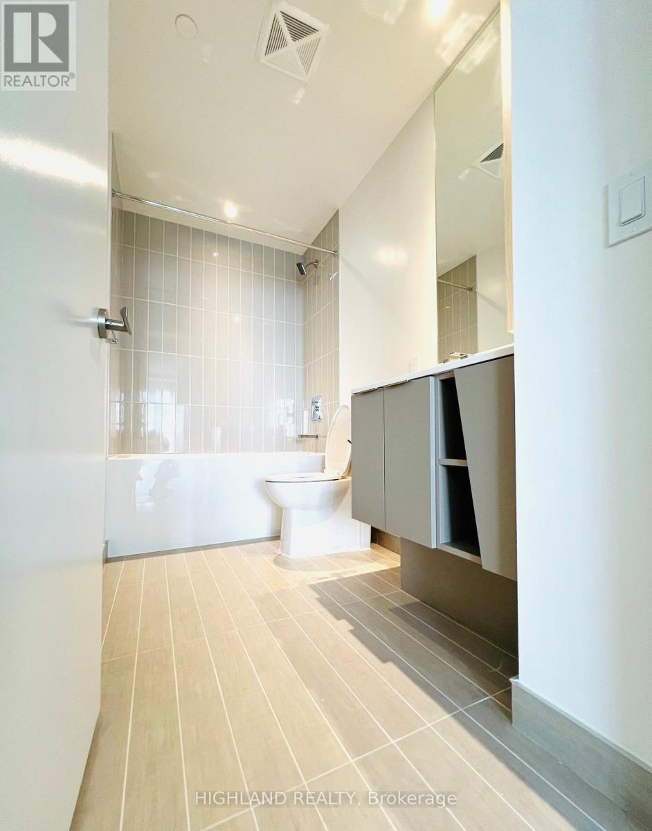 5706 - 3900 Confederation Parkway, Mississauga, ON - Indoor Photo Showing Bathroom