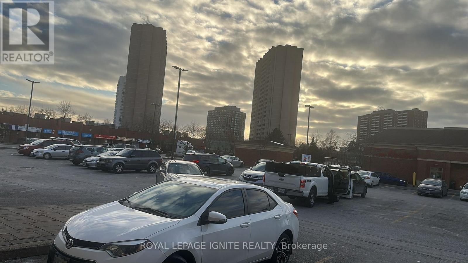 A2 - 2013 Lawrence Avenue W, Toronto, ON