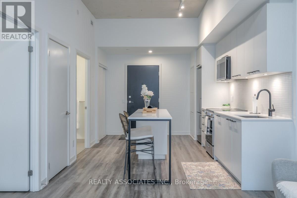 609 - 1808 St. Clair Avenue W, Toronto, ON - Indoor Photo Showing Kitchen