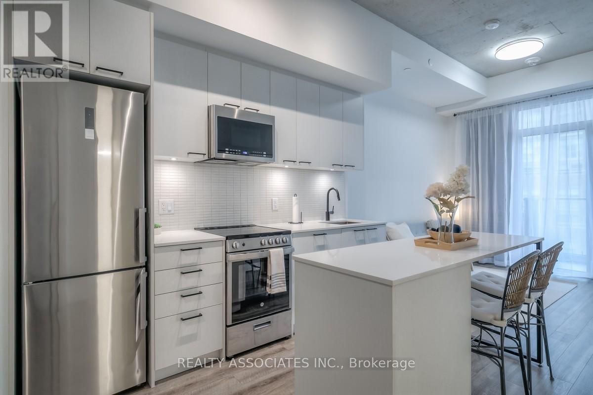 609 - 1808 St. Clair Avenue W, Toronto, ON - Indoor Photo Showing Kitchen With Upgraded Kitchen