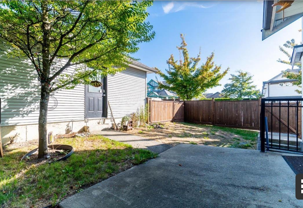 Basement 690X 190 Street, Surrey, BC - Outdoor