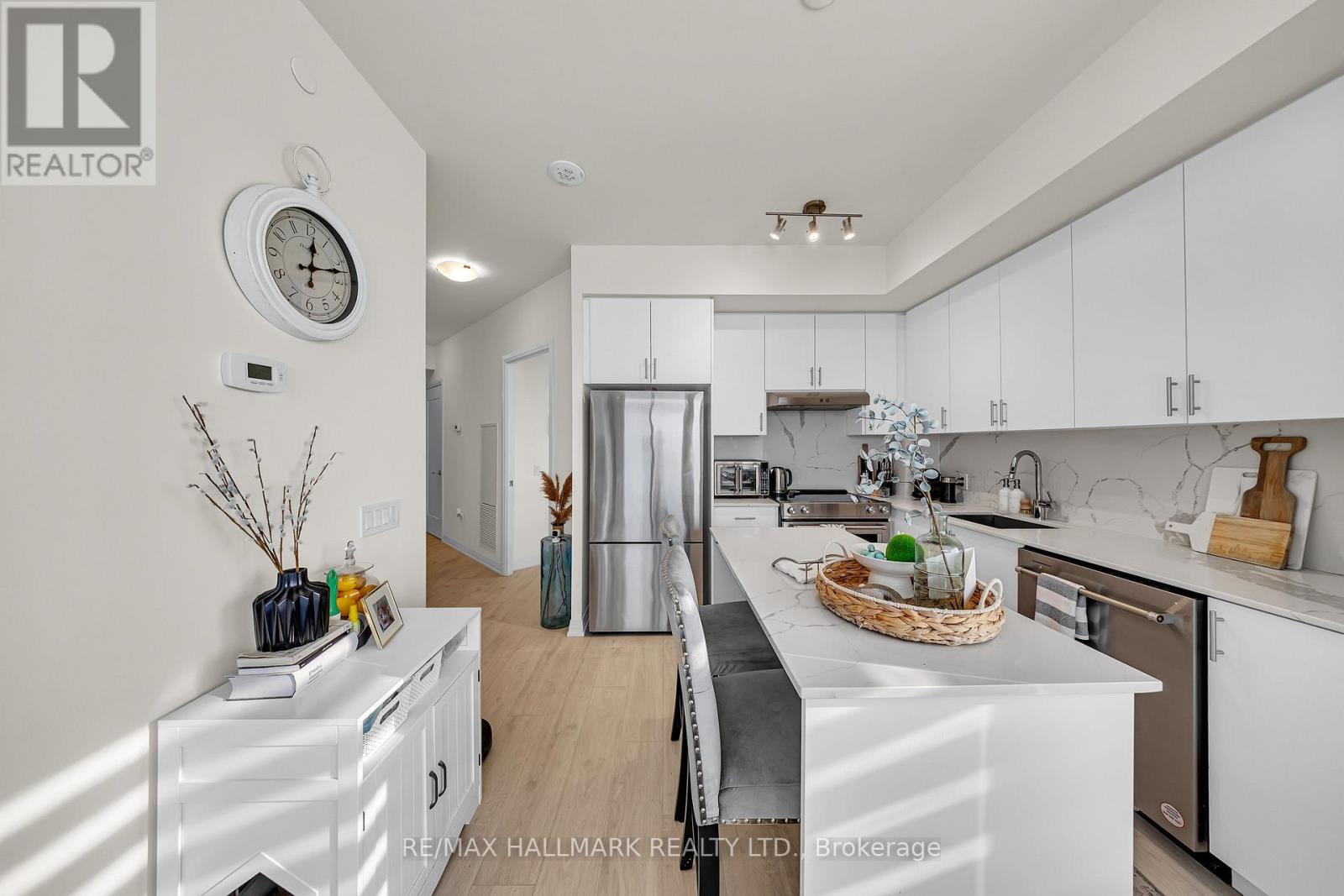 427 - 9000 Jane Street, Vaughan, ON - Indoor Photo Showing Kitchen