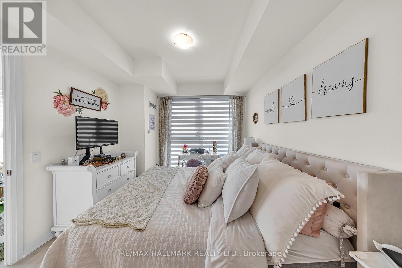 427 - 9000 Jane Street, Vaughan, ON - Indoor Photo Showing Bedroom