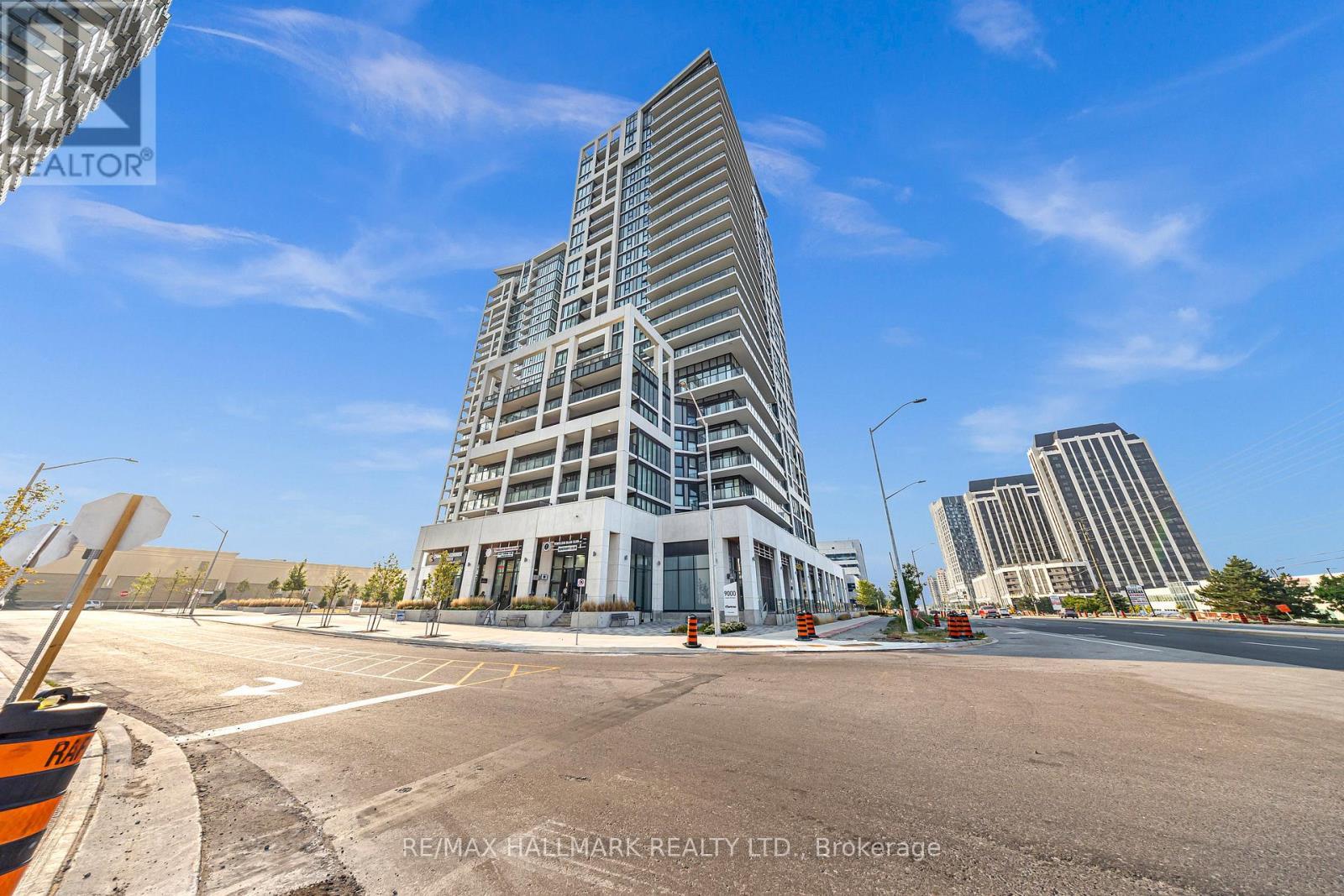 427 - 9000 Jane Street, Vaughan, ON - Outdoor