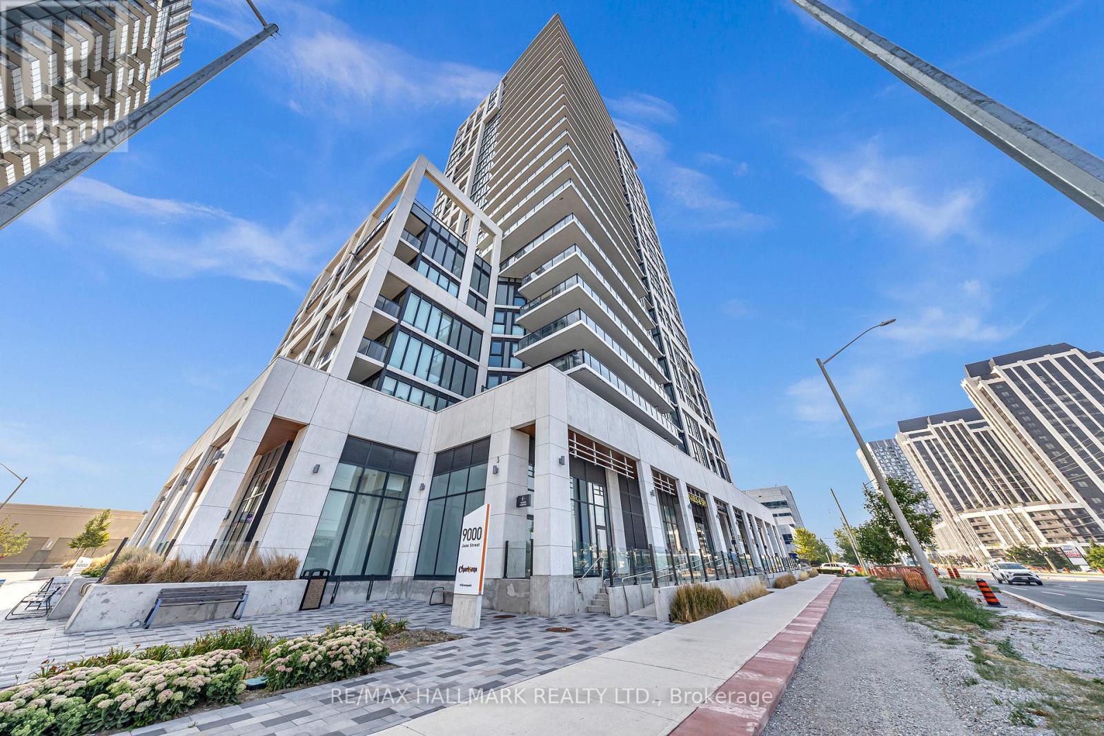 427 - 9000 Jane Street, Vaughan, ON - Outdoor