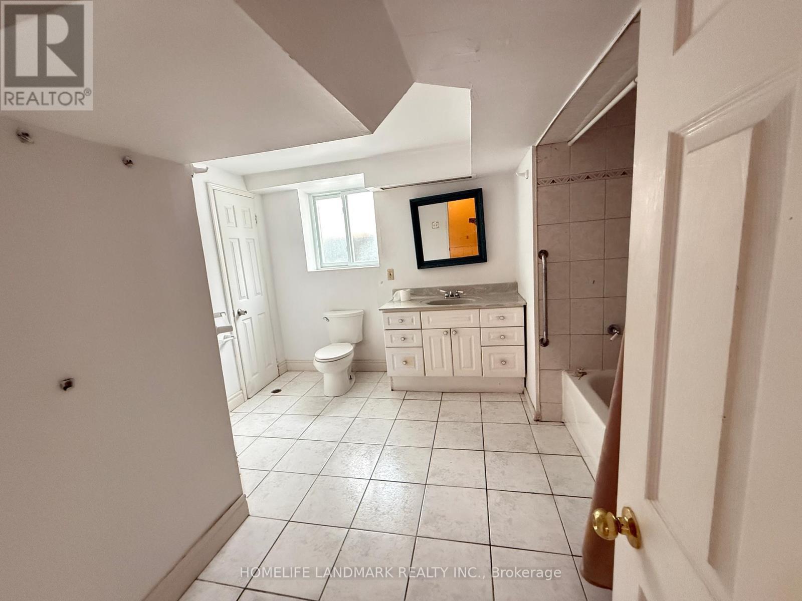 157 Sussex Avenue, Richmond Hill, ON - Indoor Photo Showing Bathroom