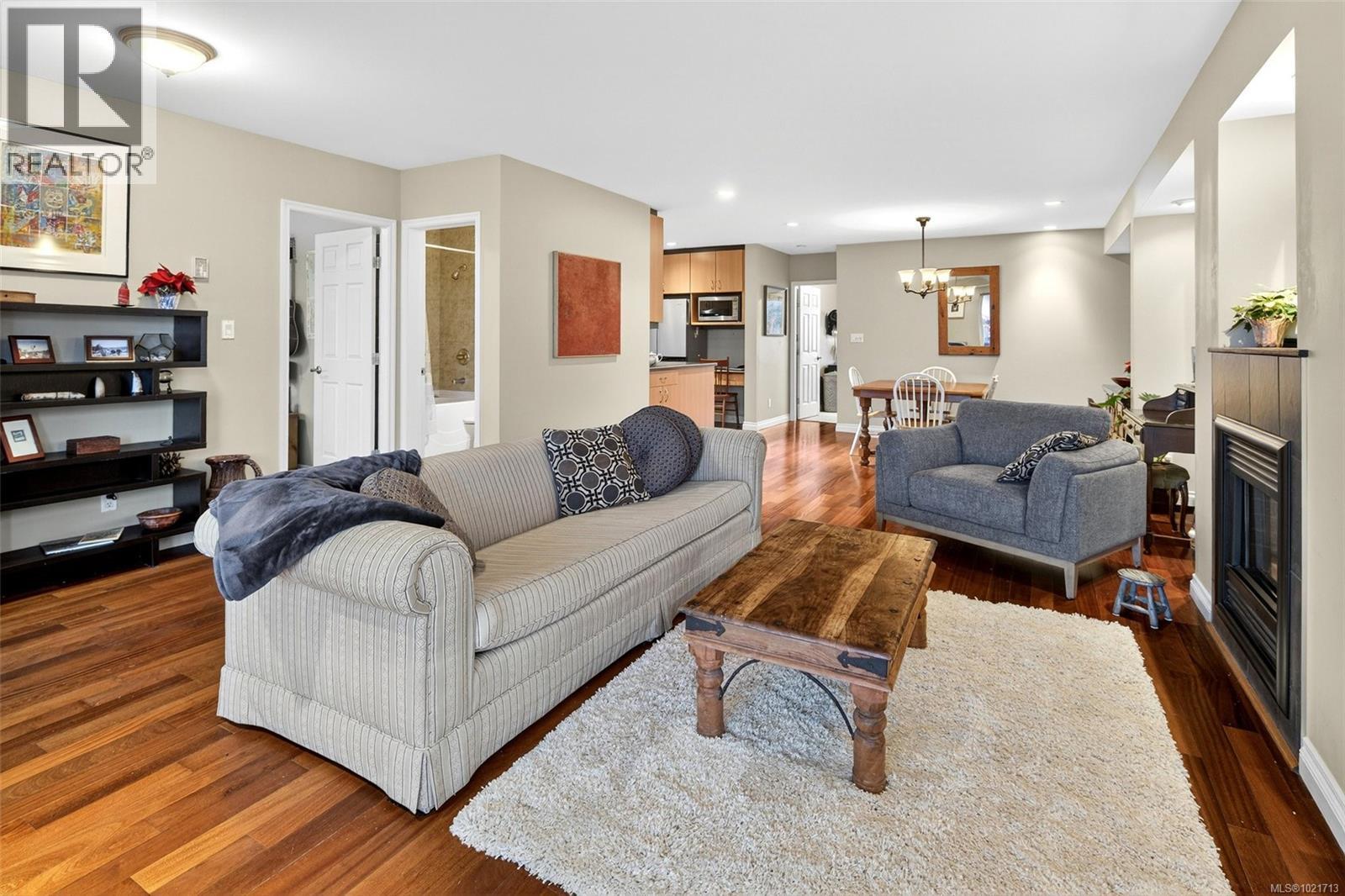 9950 Seaview St, Chemainus, BC - Indoor Photo Showing Living Room