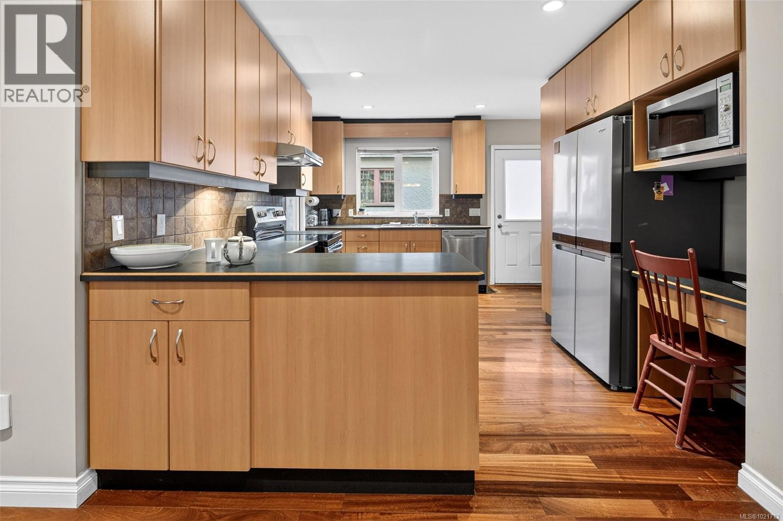 9950 Seaview St, Chemainus, BC - Indoor Photo Showing Kitchen