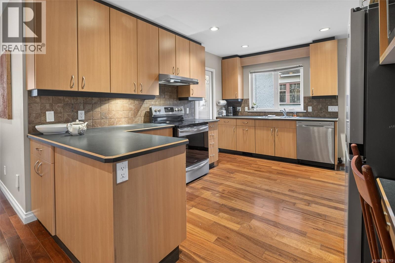 9950 Seaview St, Chemainus, BC - Indoor Photo Showing Kitchen