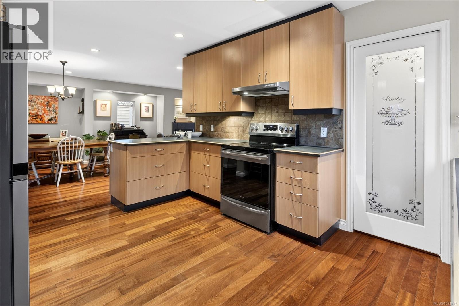 9950 Seaview St, Chemainus, BC - Indoor Photo Showing Kitchen