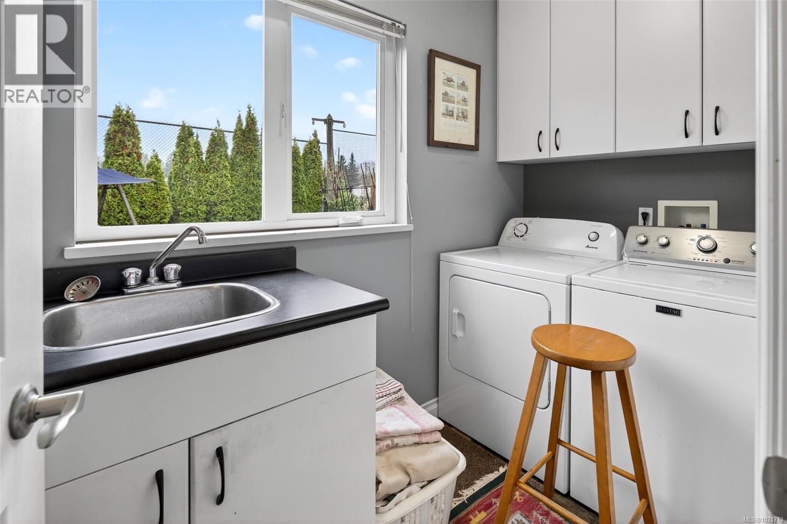 9950 Seaview St, Chemainus, BC - Indoor Photo Showing Laundry Room