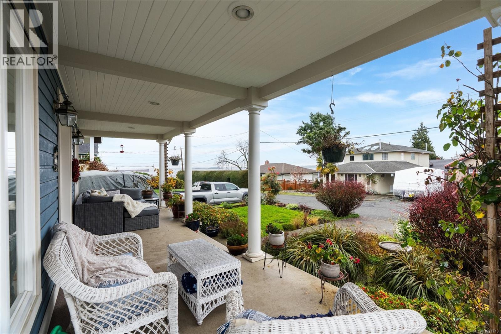 9950 Seaview St, Chemainus, BC - Outdoor With Exterior