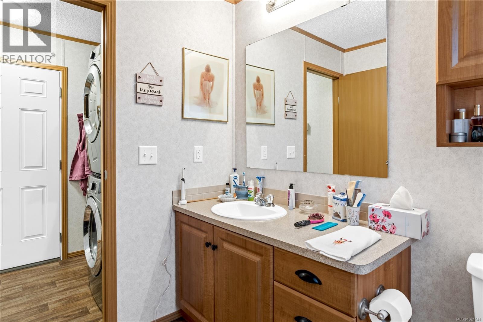 1 Honey Dr, Nanaimo, BC