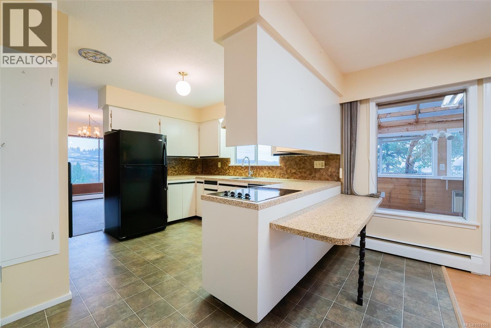 2620 Glenayr Dr, Nanaimo, BC - Indoor Photo Showing Kitchen