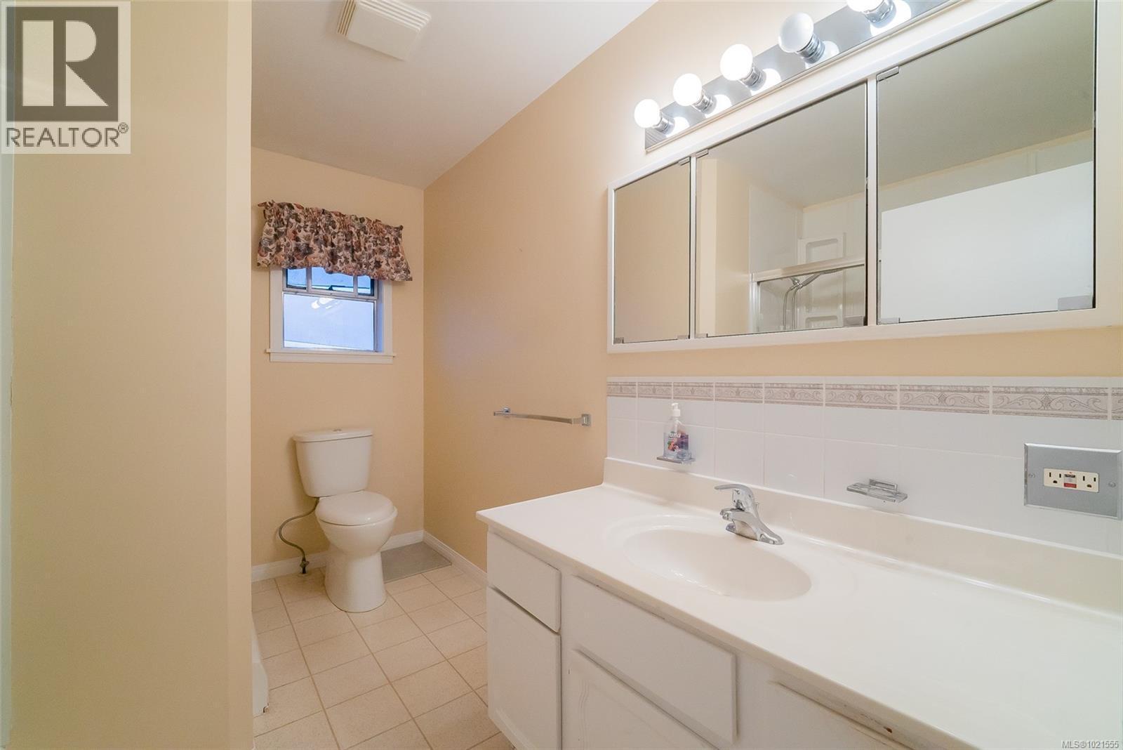 2620 Glenayr Dr, Nanaimo, BC - Indoor Photo Showing Bathroom
