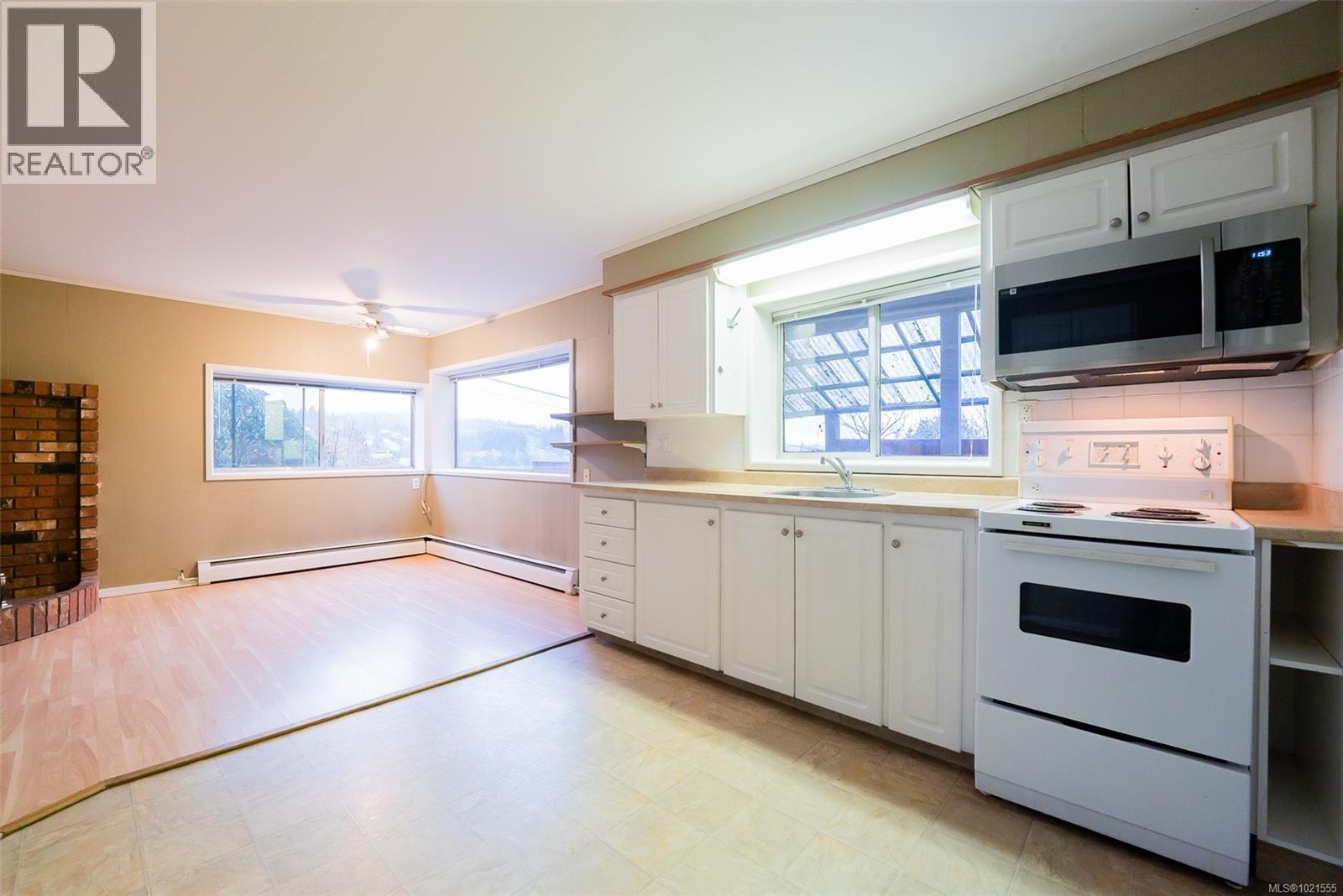 2620 Glenayr Dr, Nanaimo, BC - Indoor Photo Showing Kitchen