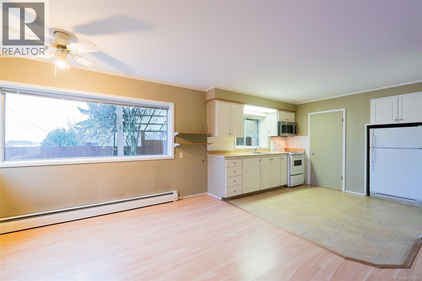 2620 Glenayr Dr, Nanaimo, BC - Indoor Photo Showing Kitchen