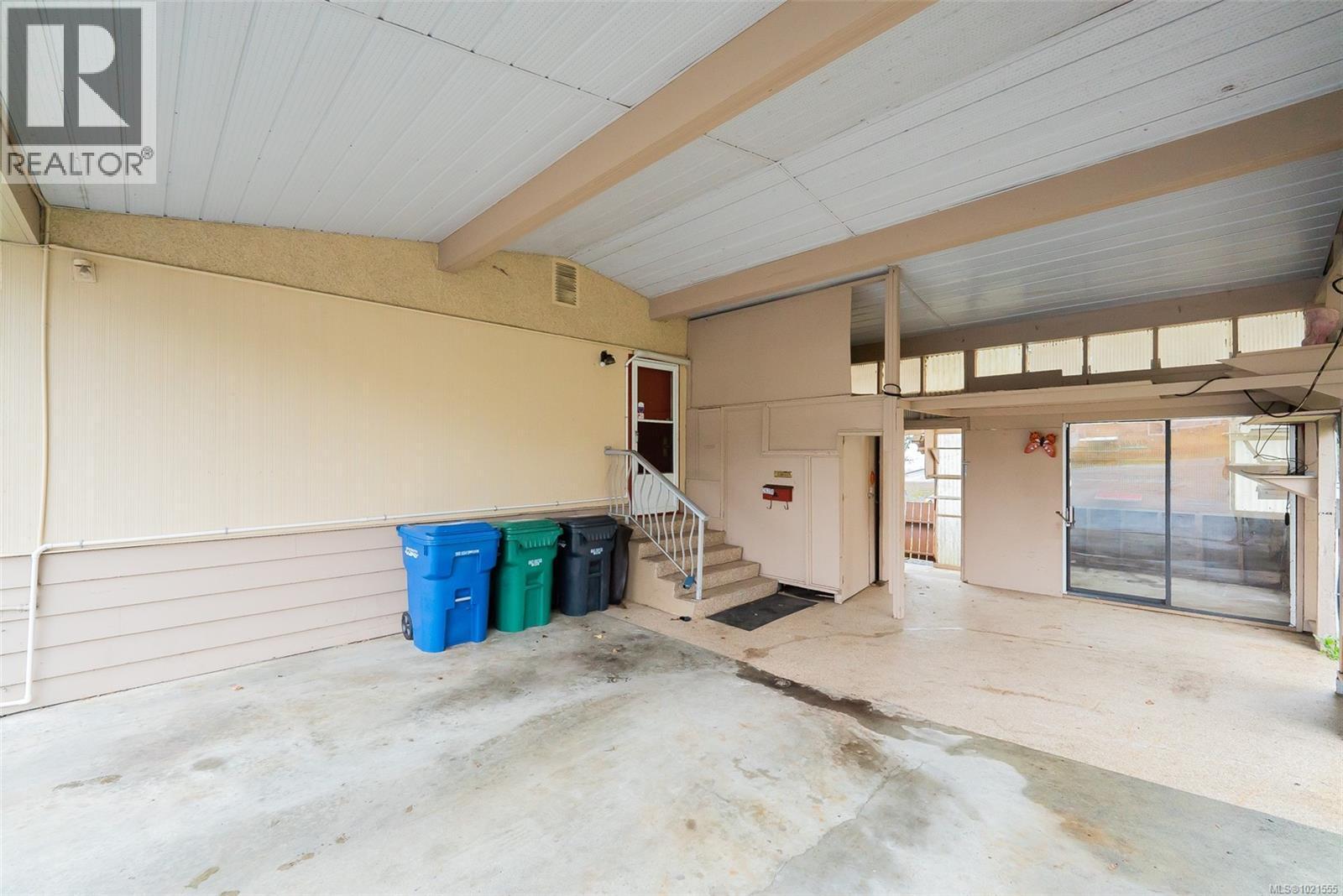 2620 Glenayr Dr, Nanaimo, BC - Indoor Photo Showing Garage