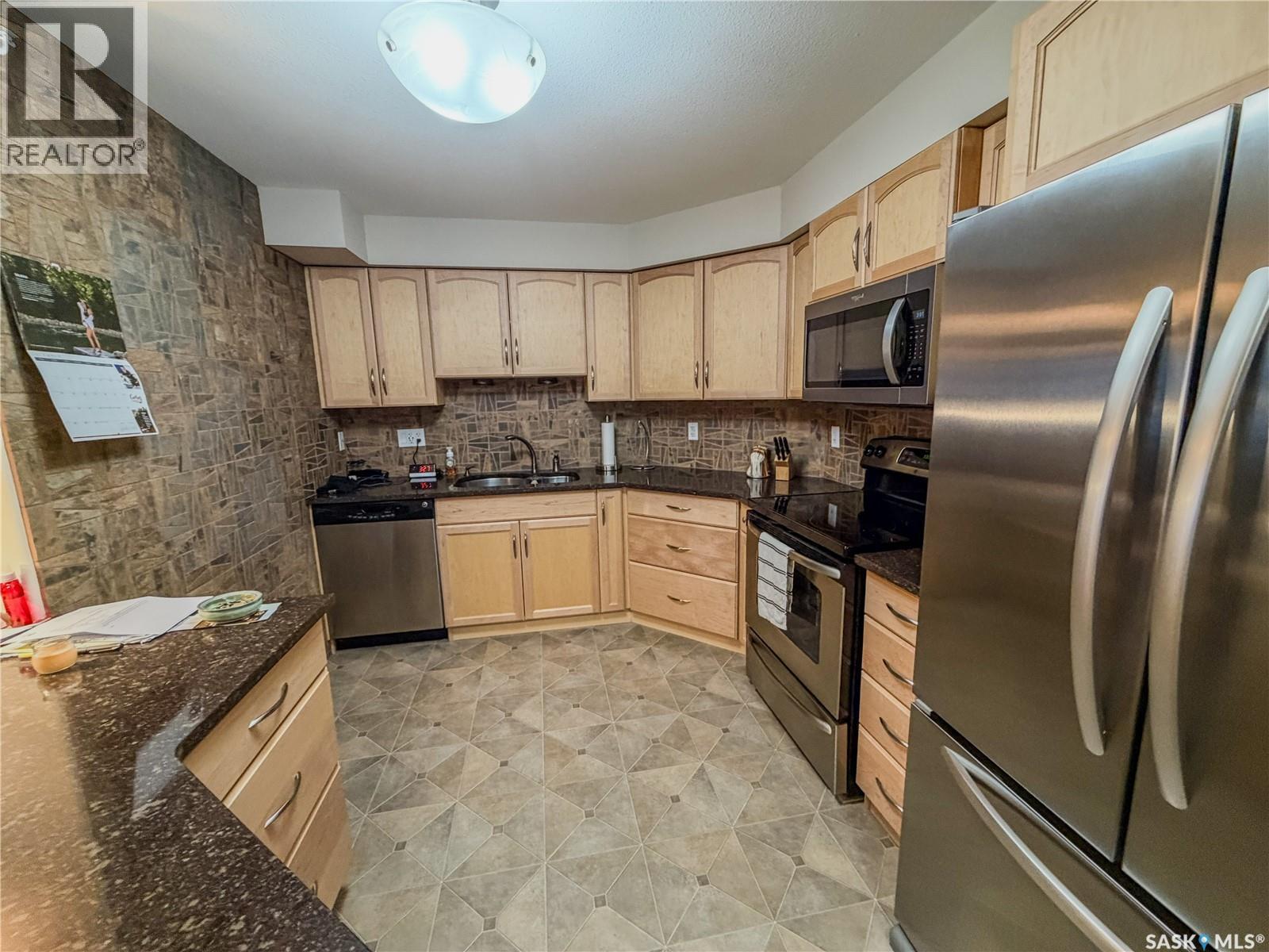 306 345 Morrison Drive, Yorkton, SK - Indoor Photo Showing Kitchen With Double Sink