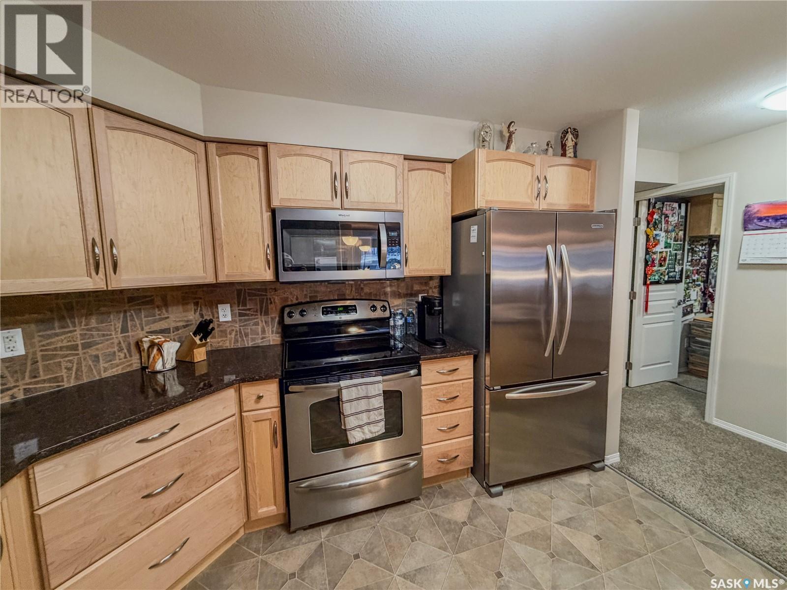 306 345 Morrison Drive, Yorkton, SK - Indoor Photo Showing Kitchen