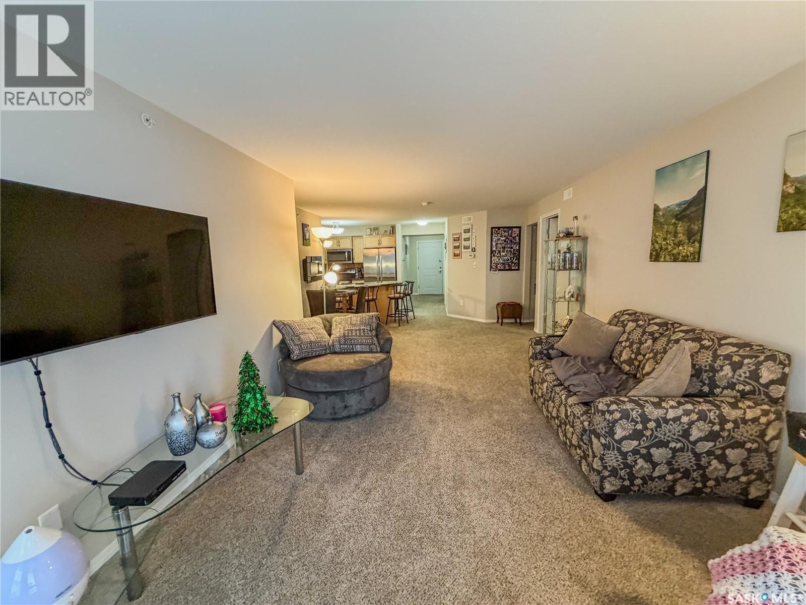 306 345 Morrison Drive, Yorkton, SK - Indoor Photo Showing Living Room